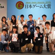 『10動説』を制作したAliceとTeles（東京工芸大学）