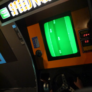 『スピードレースデラックス』のプレイ風景