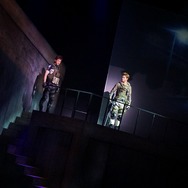 【レポート】ピアーズ、クリス、レベッカらが登場する舞台「バイオハザード」は“至る所からゾンビが現れる”ガチな作品だった