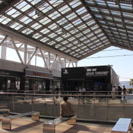 中央ゲートを入って右手部分に出展しているグランツーリスモブース（東京モーターショー15）