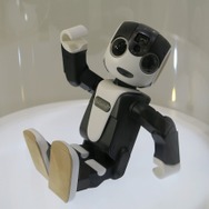 シャープの電話できるロボット「RoBoHon」