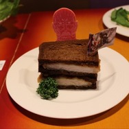「スイーツパラダイス×進撃の巨人」コラボレポート 巨大スイーツも登場