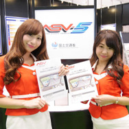 ASVブース　桜井綾香さん（左）　橋本彩香さん（右）