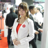 デンソーブース　百瀬美琴さん