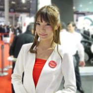 デンソーブース　百瀬美琴さん