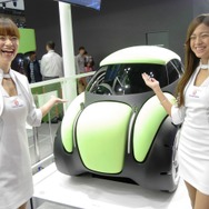 豊田合成ブース　ななえさん（左）　北村沙織さん（右）