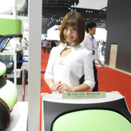 豊田合成ブース　藤田あす香さん