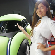 豊田合成ブース　北村沙織さん