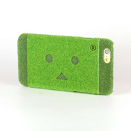 「よつばと！」が“芝生”なiPhoneケースに！ よつば＆ダンボー柄を発売開始