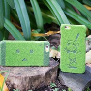 「よつばと！」が“芝生”なiPhoneケースに！ よつば＆ダンボー柄を発売開始