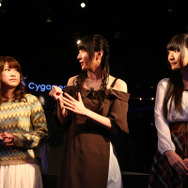 （左から）エリカ役の石上静香さん、イザベル役の佐倉薫さん、アリサ役の優木かなさん