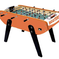 世界でここだけの HOOTERS カラーサッカーゲーム