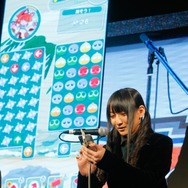 『ぷよぷよ!!タッチ』をプレイする佐倉薫さん