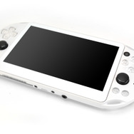 新型PS Vitaの“液晶の黒枠”を本体と同じカラーにできる液晶保護シート「カラーシートV2」発売