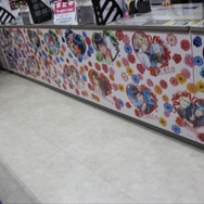 乙女ロードにリムジン、イケメンが赤いバラをプレゼント　「ボーイフレンド（仮）」2周年記念