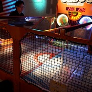 ナムコのゲーミングバー「SIDE-B」渋谷にオープン ― アーケードゲームはもちろん、アナログゲームや卓球も