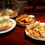 ナムコのゲーミングバー「SIDE-B」渋谷にオープン ― アーケードゲームはもちろん、アナログゲームや卓球も