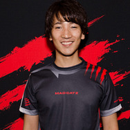 プロゲーマー梅原大吾が「カプコンカップ」獲得賞金約727万円をニューヨーク大学に全額寄付