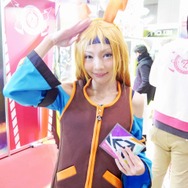 【レポート】「コミケ89」企業ブースのコスプレイヤー写真を一挙130枚！胸元の空いたコスプレイヤーも