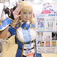 【レポート】「コミケ89」企業ブースのコスプレイヤー写真を一挙130枚！胸元の空いたコスプレイヤーも