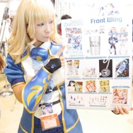 【レポート】「コミケ89」企業ブースのコスプレイヤー写真を一挙130枚！胸元の空いたコスプレイヤーも
