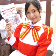 【レポート】「コミケ89」企業ブースのコスプレイヤー写真を一挙130枚！胸元の空いたコスプレイヤーも