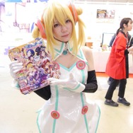 【レポート】「コミケ89」企業ブースのコスプレイヤー写真を一挙130枚！胸元の空いたコスプレイヤーも