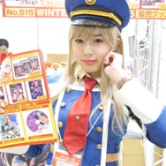 【レポート】「コミケ89」企業ブースのコスプレイヤー写真を一挙130枚！胸元の空いたコスプレイヤーも