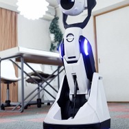 2016年発売の“プロジェクタ搭載”可変型ロボット「Tipron」がカッコイイ…自動で移動し自動で変形する