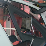 人が乗れる自律型ドローン出現、タブレットで操縦も？