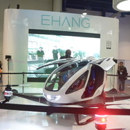 人が乗れる自律型ドローン出現、タブレットで操縦も？