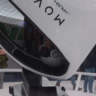 360度回転のVR筐体「Moveo」披露、限りなく現実に近いゲーム体験を実現