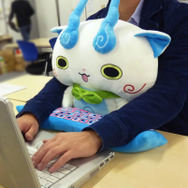 もんげーかわいい！癒やしの「コマさん」PCクッション、プレミアムバンダイで予約受付中