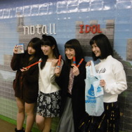 遊びに来たノタルの4人は記念撮影