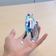 初音ミクのARアプリ配信開始、スマホで「雪ミク」のダンスや写真撮影が楽しめる