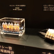 【WF2016冬】「ニキシー管搭載スマートウォッチ」だと…！？GPS時計も出展