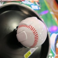 ボール型コントローラーも注目!スマホと連動して遊べるアーケード版『実況パワフルプロ野球BALL☆SPARK』
