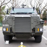 キャタピラー社（CAT）製のエンジンを採用している。実は同社製の重機と同じもので、日本国内でも部品の入手がしやすいという。