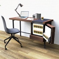 漫画家やアニメーターの仕事机を再現した「ながラッテ CAFE」表参道にオープン！劇団イヌカレー「泥犬」、40mP、STUDIO4°Cなどが監修