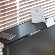 ディスプレイの上を有効活用できる“外付けボード”発売…ゲーム周辺機器の設置にも使える