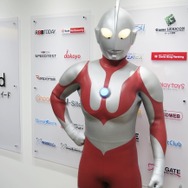 ウルトラマンも編集部に駆け付けた！『モンスターギア バースト』と「ウルトラマン」のコラボが24日からスタート【プレゼントあり】