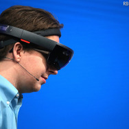 Microsoftのヘッドマウントディスプレイ「HoloLens」（c）Getty Images