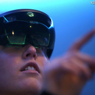Microsoftのヘッドマウントディスプレイ「HoloLens」（c）Getty Images