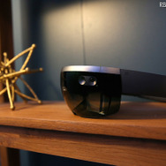 Microsoftのヘッドマウントディスプレイ「HoloLens」（c）Getty Images
