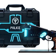 リアル過ぎる約8万円「ドミネーター」に専用ディスプレイスタンド＆プロテクターケースが登場