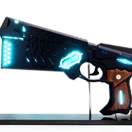 リアル過ぎる約8万円「ドミネーター」に専用ディスプレイスタンド＆プロテクターケースが登場