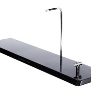 リアル過ぎる約8万円「ドミネーター」に専用ディスプレイスタンド＆プロテクターケースが登場