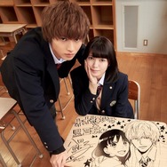 「オオカミ少女と黒王子」映画とマンガが夢のコラボ　イラスト入りの机?渋谷PARCOに登場