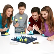 ピンポン玉をバウンドさせるボードゲーム「バウンス・オフ！」日本上陸…「UNO」メーカーの新感覚ゲーム