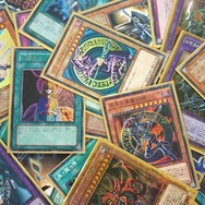 【週刊インサイド】新宿駅に「遊戯王」全7649カードが展示…『バレットガールズ2』や『メルブラAACC』のインタビューも必見